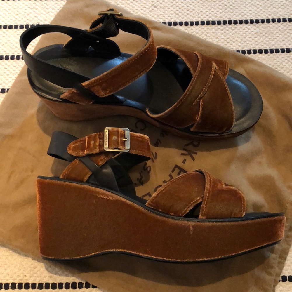 Korkease Ava Platform Velvet